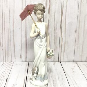Vintage LLADRO #7617 Porcelain Figurine Garden Classic Woman & Umbrella **Broken